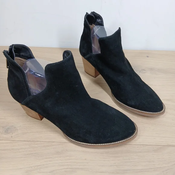 Blondo Black Leather Waterproof Back Zip Cutout Block Heel Ankle Booties 1644 - Picture 5 of 12